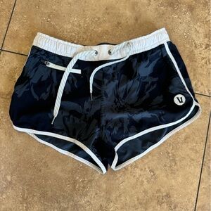 VUORI XS Ravi shirts with flower black/grey print